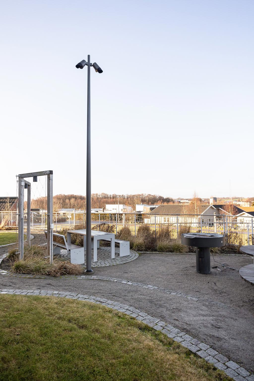 På den gemensamma grillplatsen kan man samlas, grilla och umgås.
