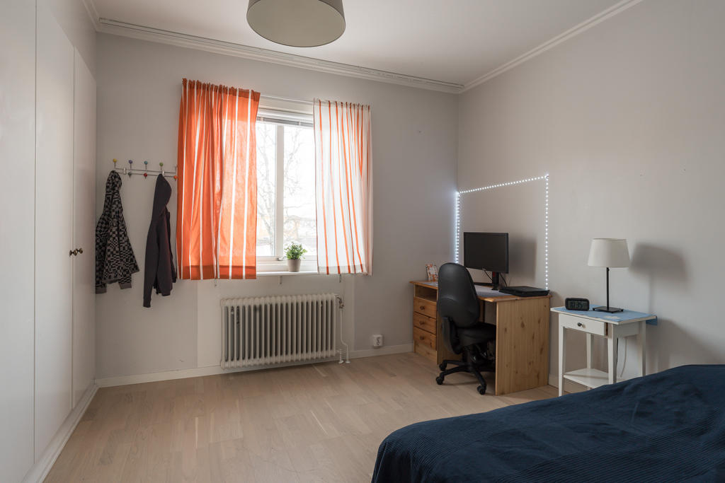 Sovrum 2 har också garderober