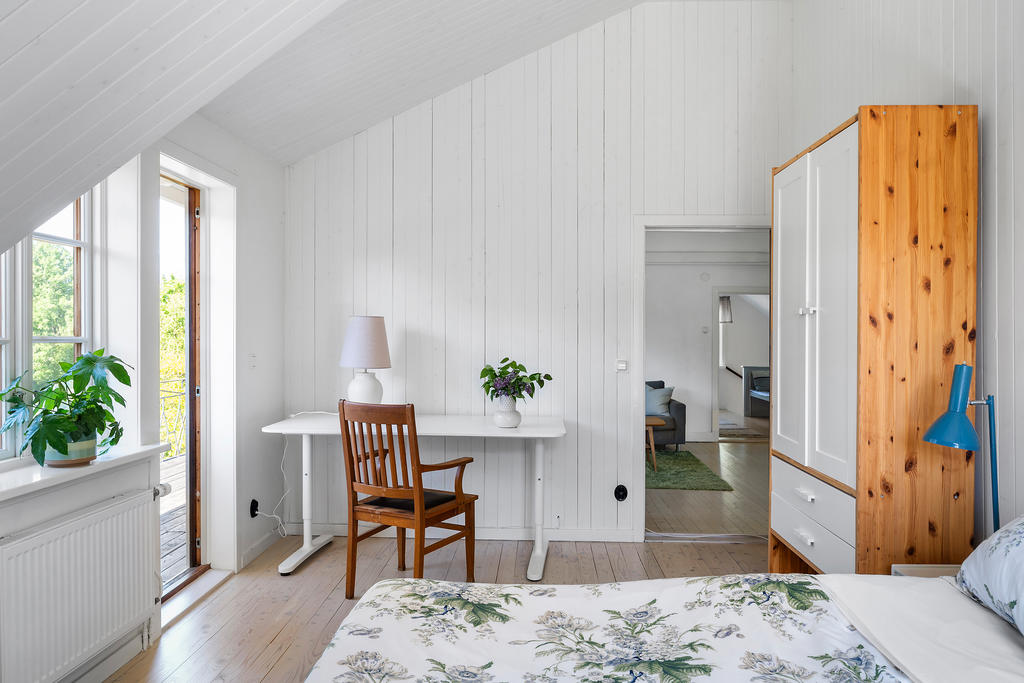 Sovrum 2 med egen utgång till balkong 