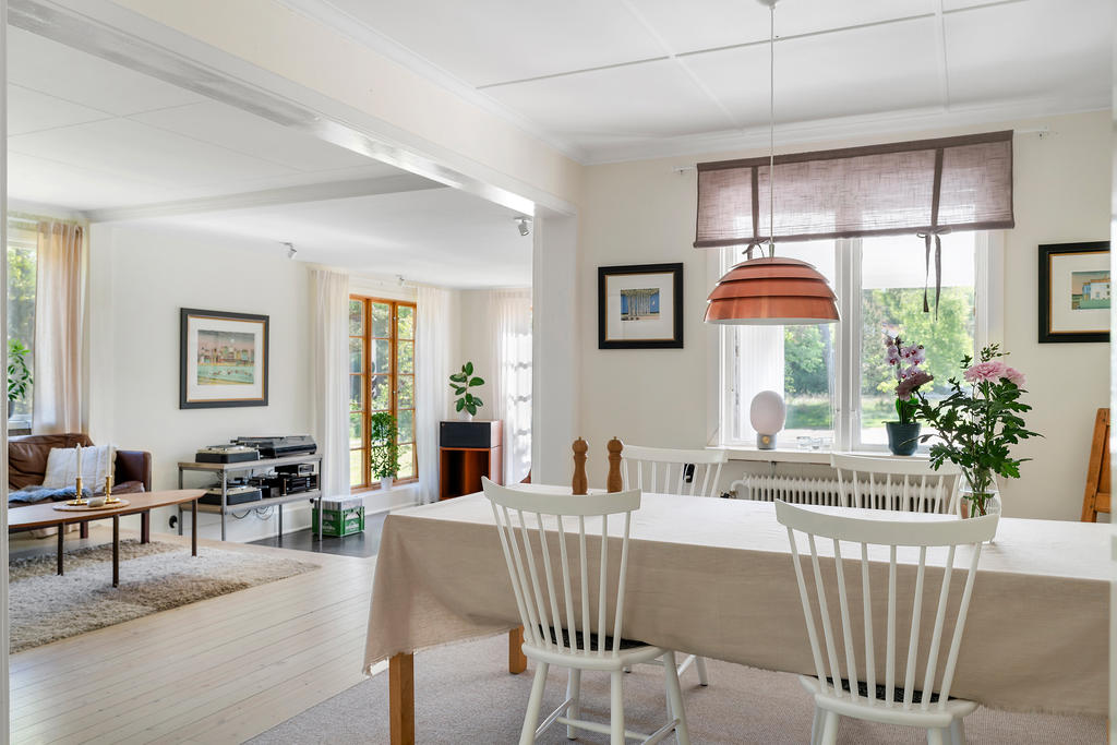 Många fina fönsterpartier 