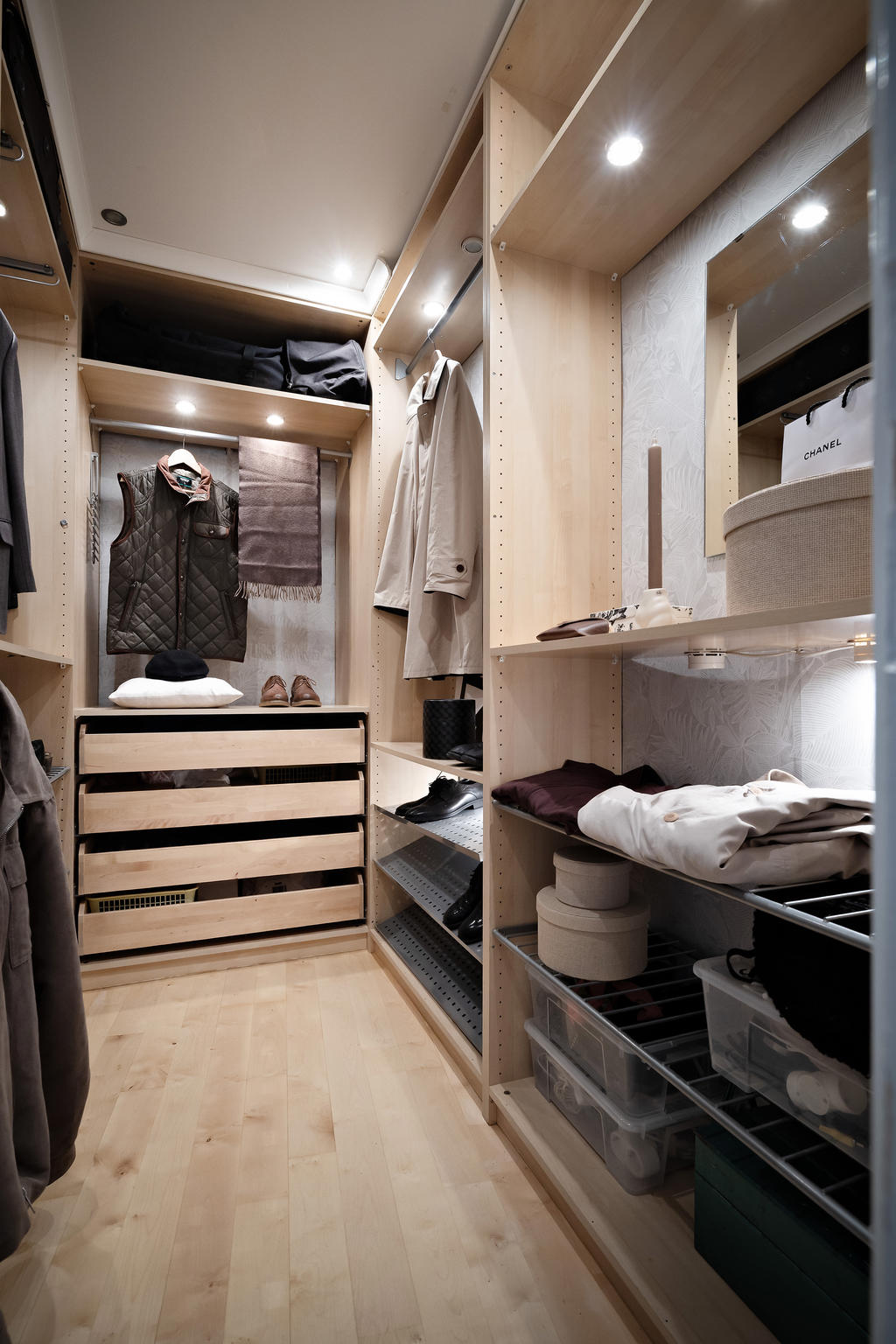 Walk in closet med proffsig förvaring