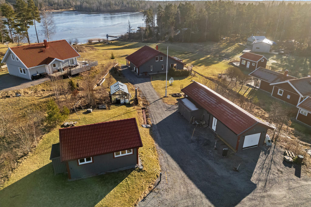 Drönarbild över fastigheten