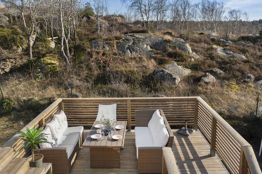Här njuter man gärna med utsikt över havet och naturen.