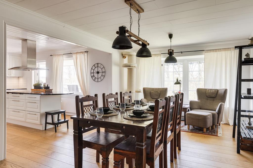Matplats med plats för många