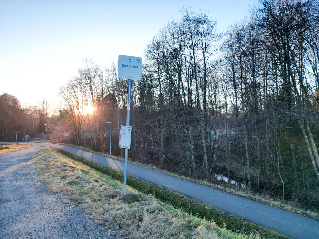 Busshållsplats gångavstånd 5 min.