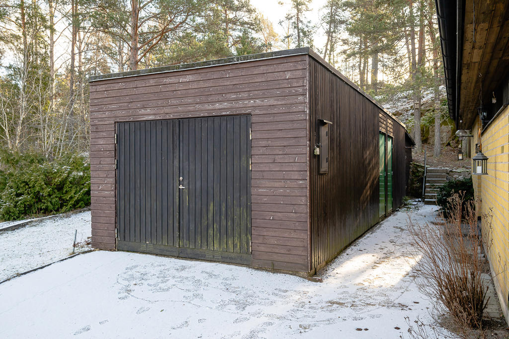 Garage och förråd