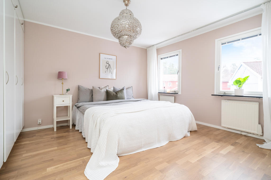 Master bedroom 3