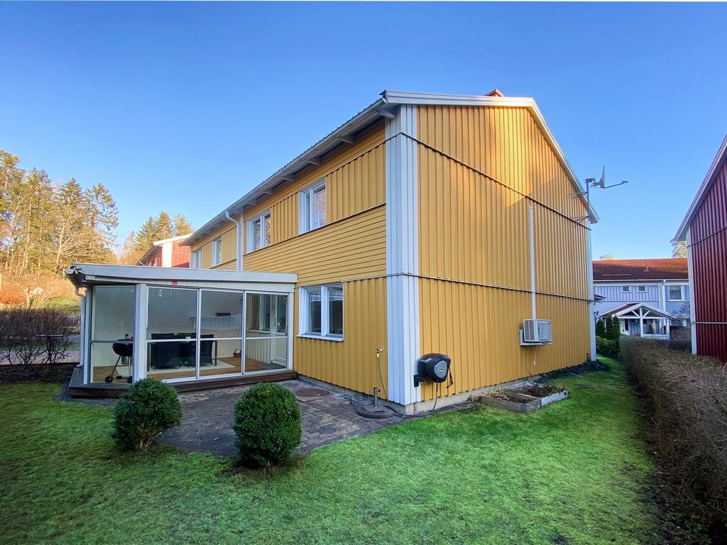 Fasad från väster, höstbild