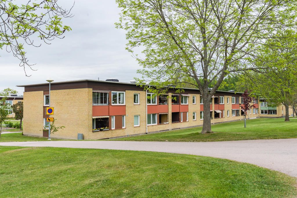 Oppeby Gård ligger i en lugn  och naturskön miljö