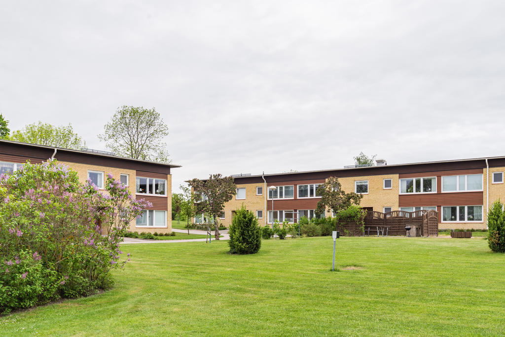 Gott om grönytor på innergården