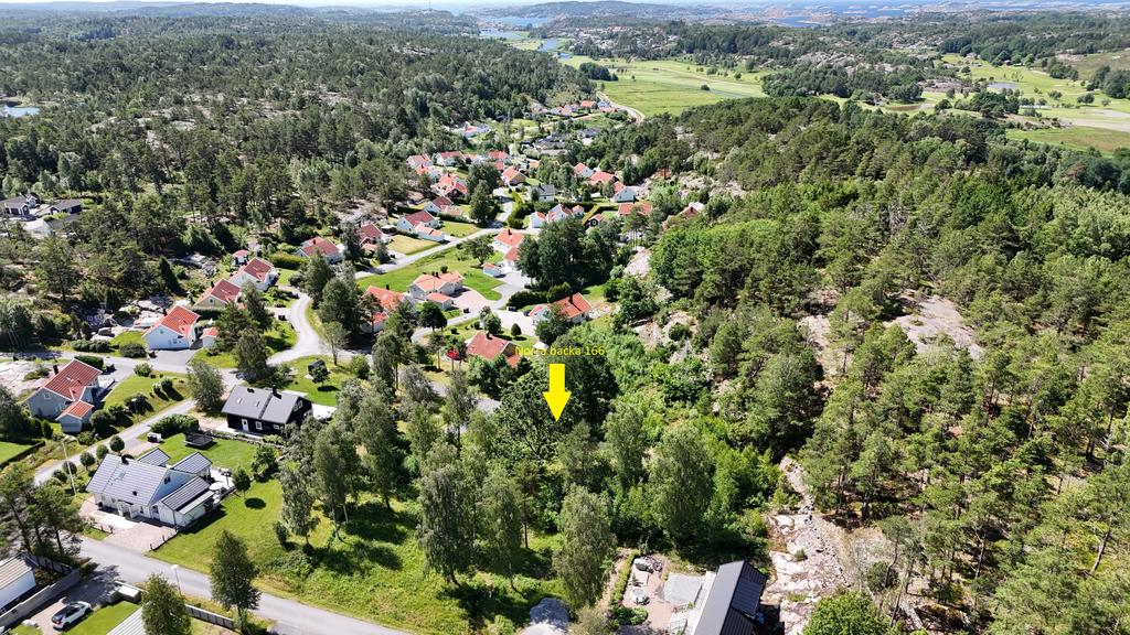 Norra Backa 166, Praktiska anslutningar är redan på plats – vatten och avlopp är betalt fram till tomtgräns och el är framdraget, vilket gör det enkelt att komma igång med ditt byggprojekt.