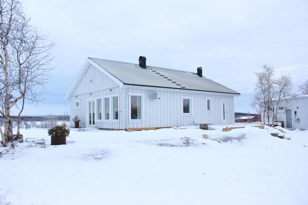 Hemtrevligt, fint hus med högt till tak och genomgående fina materialval