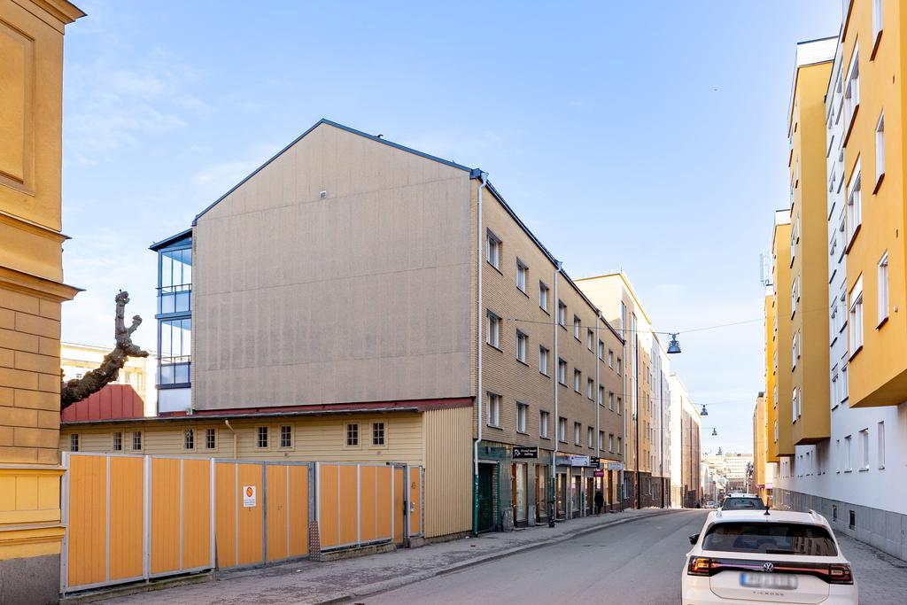 Nära stadens puls på S:t persgatan. Granne till många restauranger. 