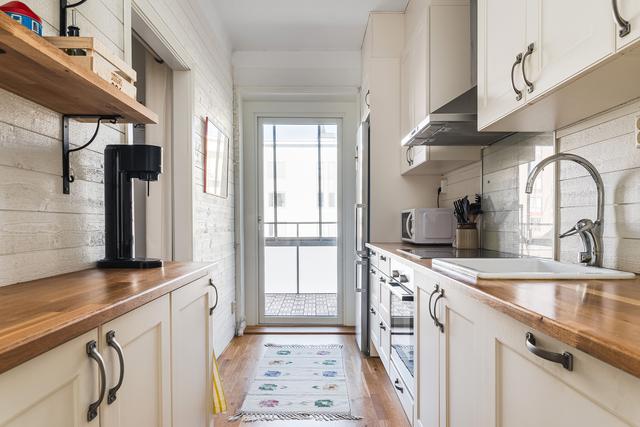 Utgång till balkong från köket