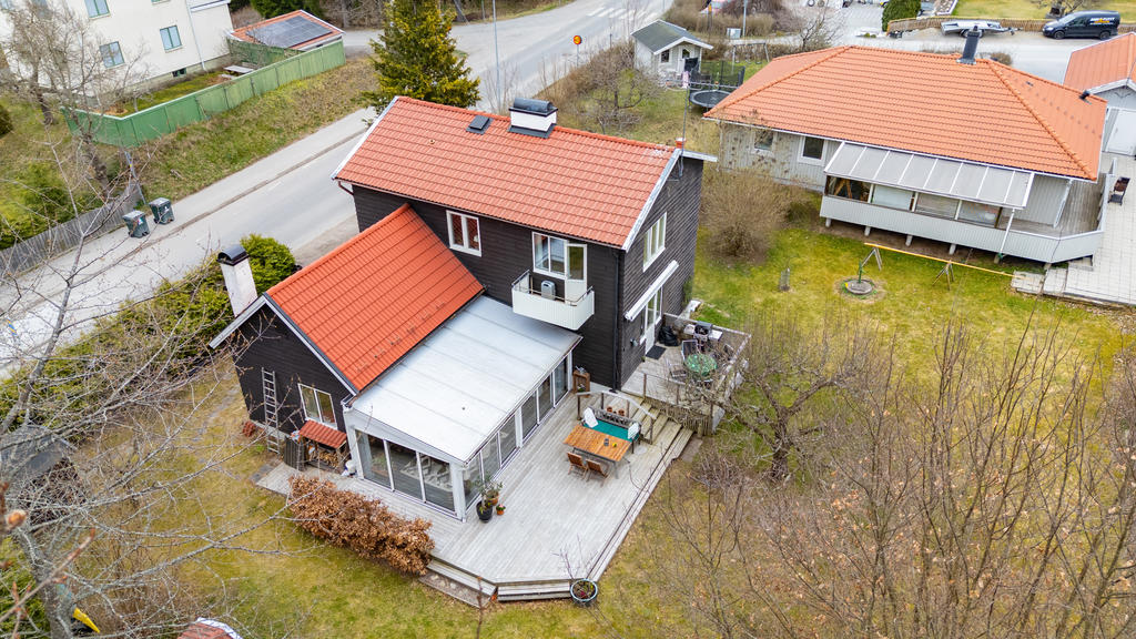 Drönarbild hus/trädgård