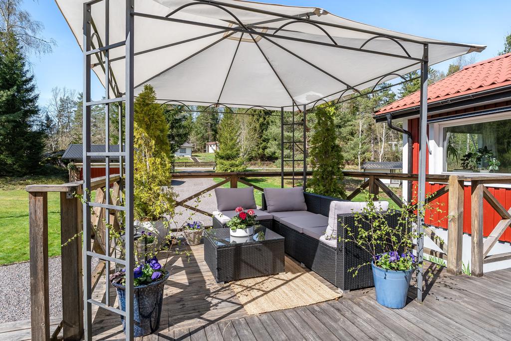 Härlig altan intill huset