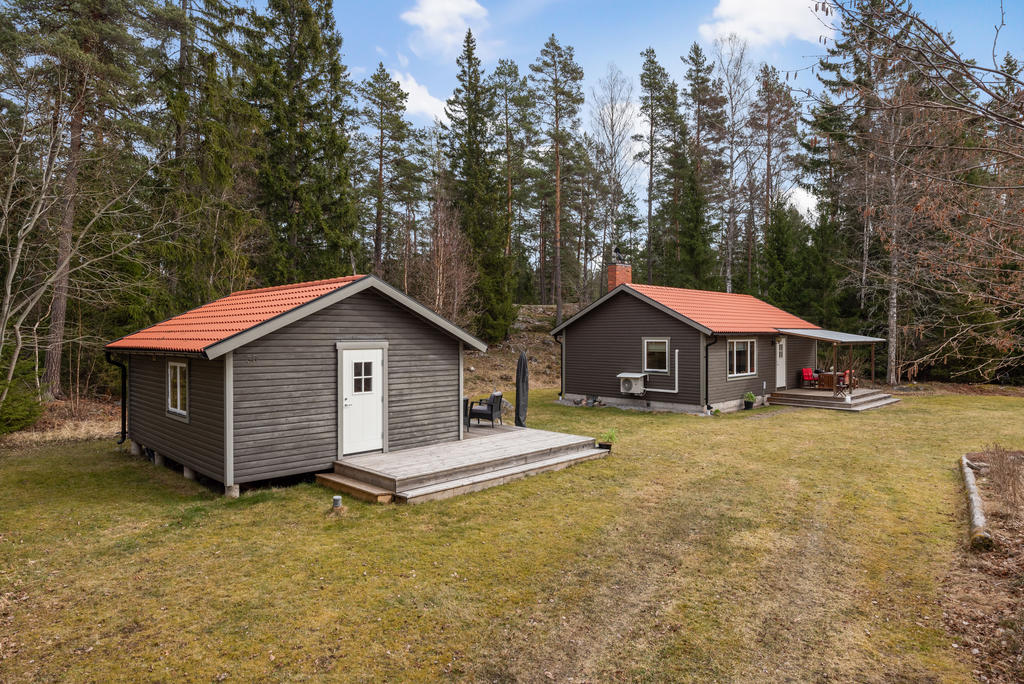 Gäststuga med altan