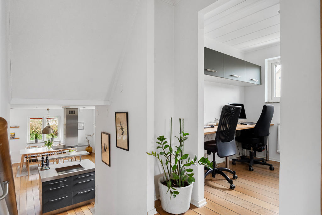 Halvtrappa upp mot arbetshörna