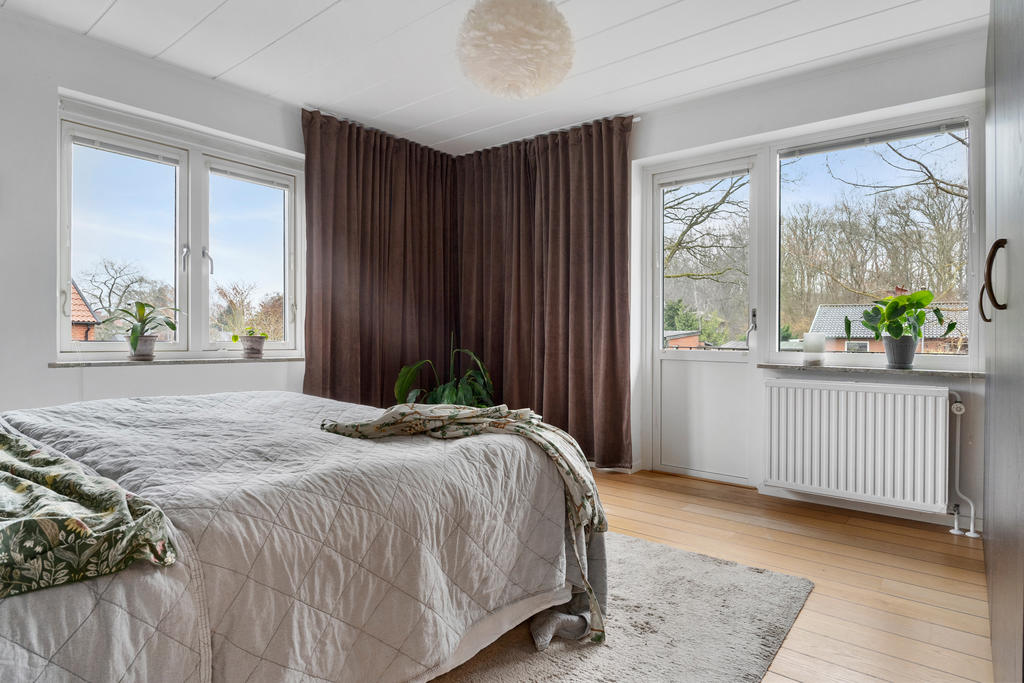 Sovrum 2 med utgång till balkong