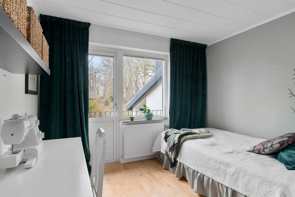 Sovrum 3 med utgång till balkong