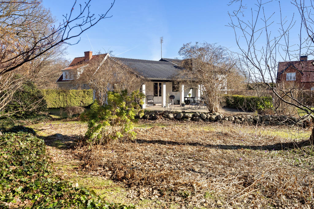 Parkliknande trädgård