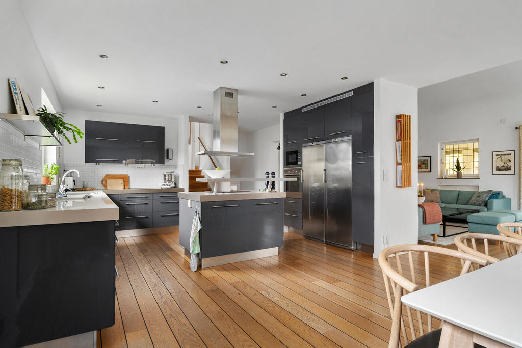 Kök en halvtrappa upp
