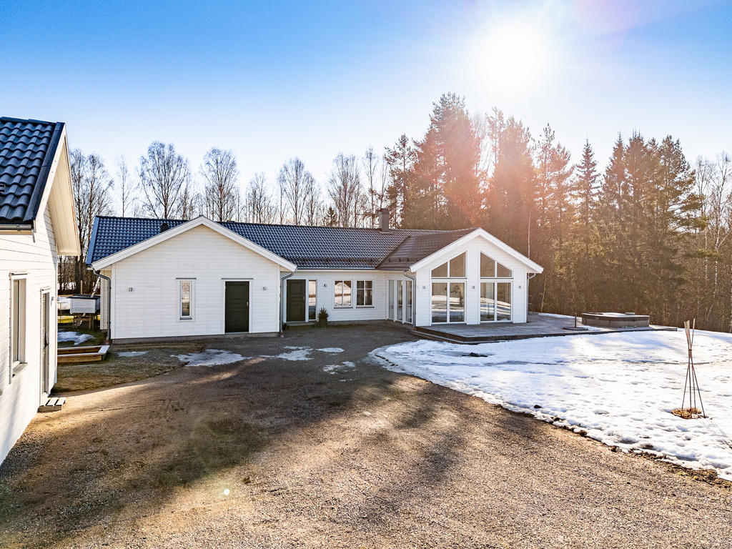 Enplanshus med stor uppfart