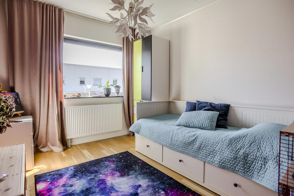 Sovrum 2 med plats för säng och lek