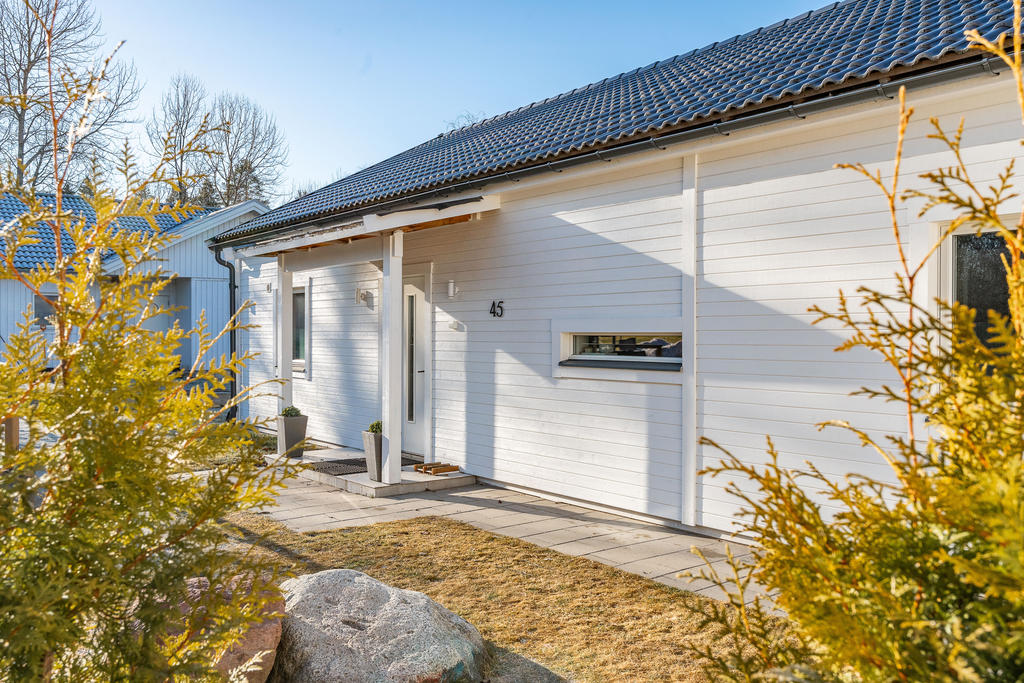 Fin stensatt entré.