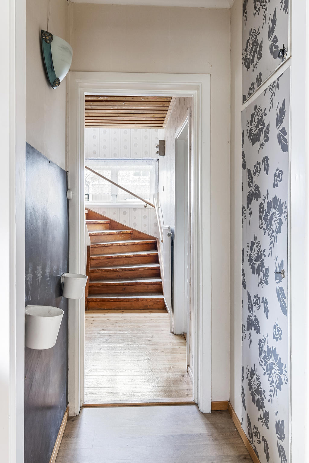 Från kök mot hall