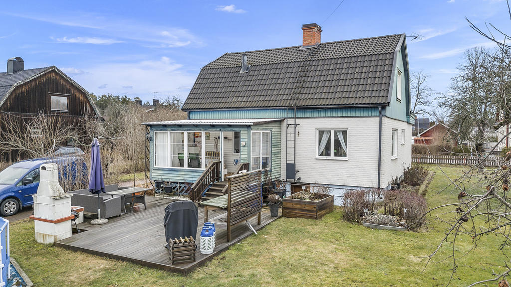 Baksida med soldäck