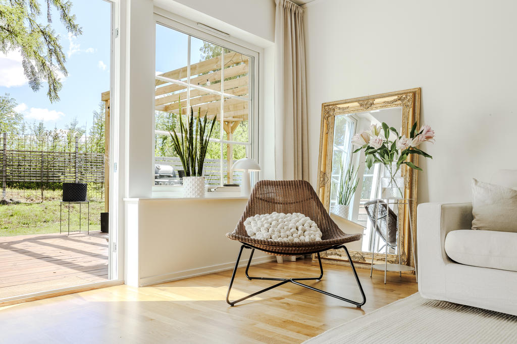 Utgång till baksida från vardagsrum