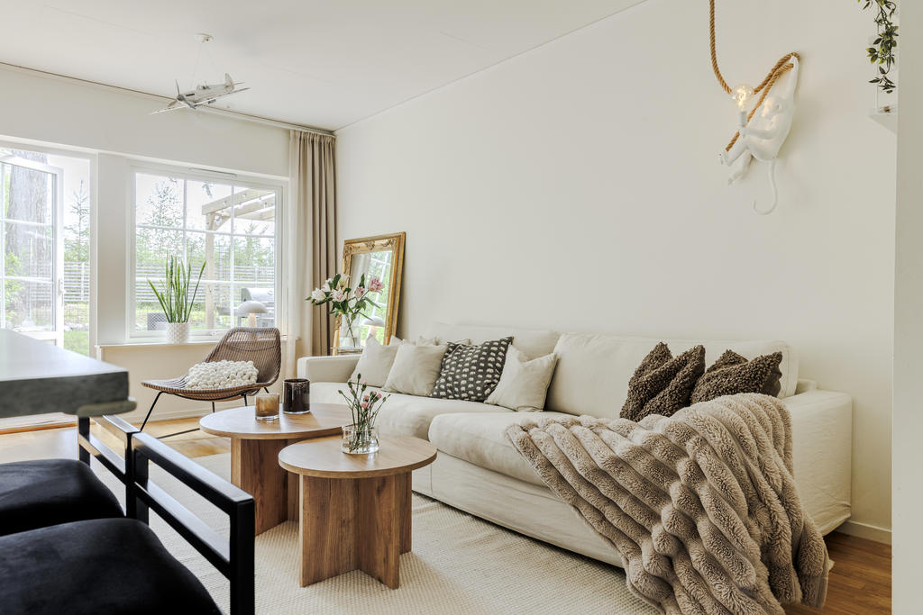 Härligt ljusinsläpp på entréplan