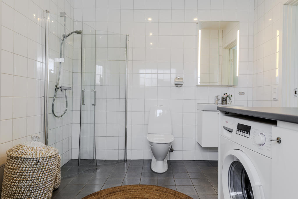 Helkaklat badrum i entréplan