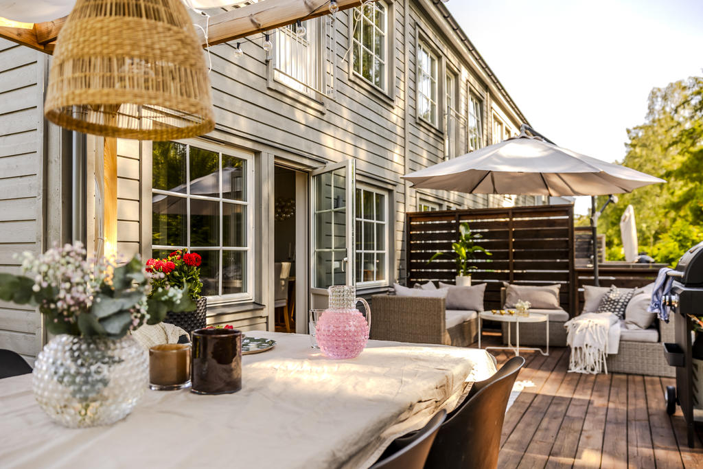 Gott om plats för mat och loungedel