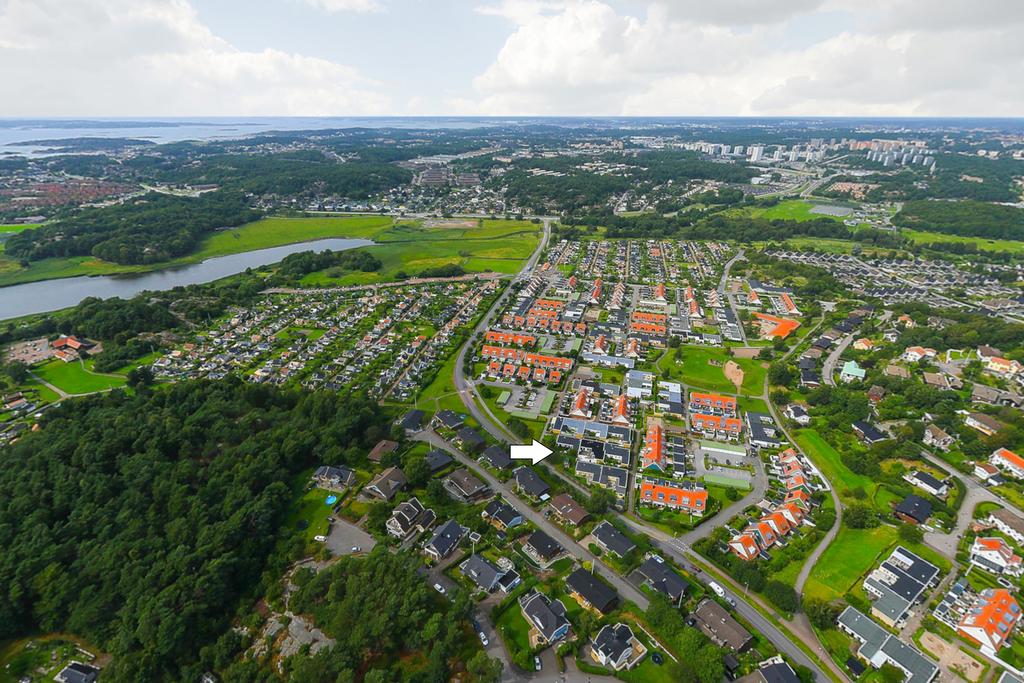Flygbild över Hult och Gjutegården