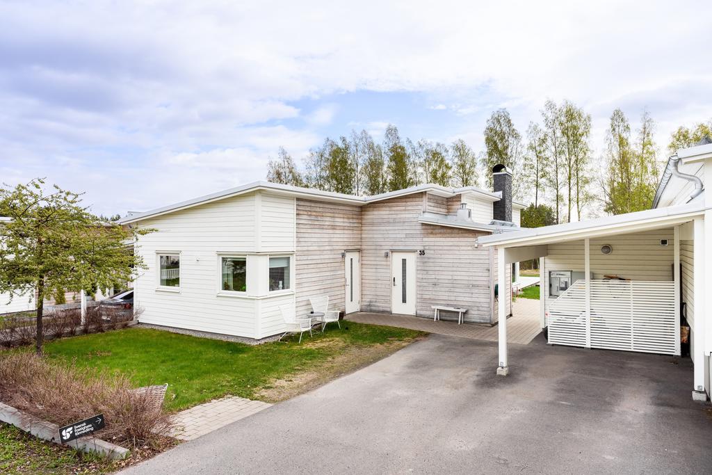 Dora Lindgrens väg 35