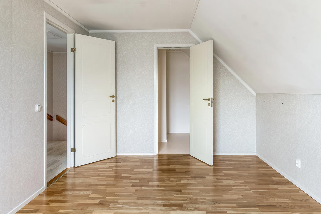 Sovrum 3 på övre plan i anslutning med rymlig klädkammare