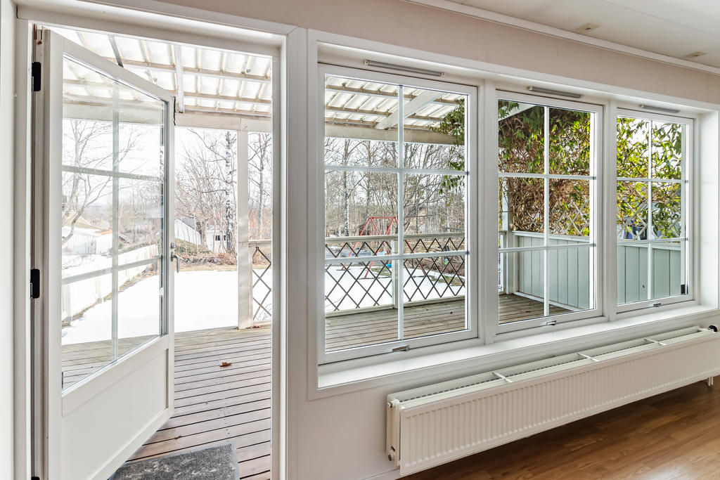 Vardagsrum med altandörr