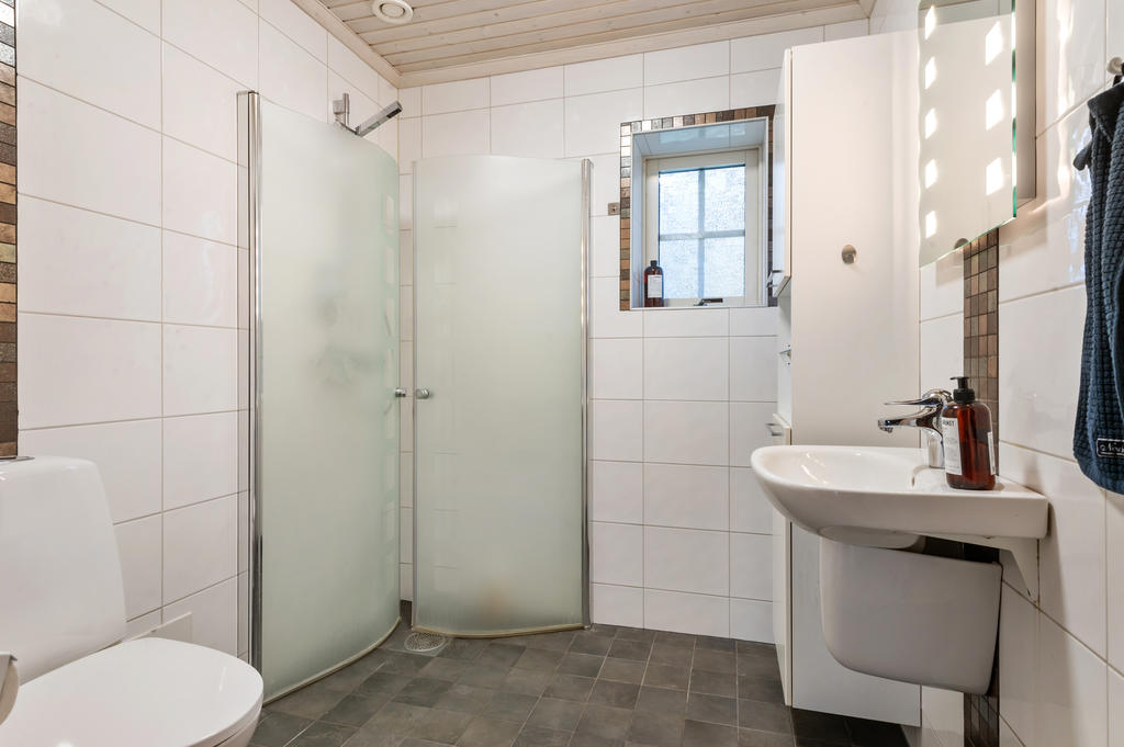 Duschrum/wc entréplan med golvvärme
