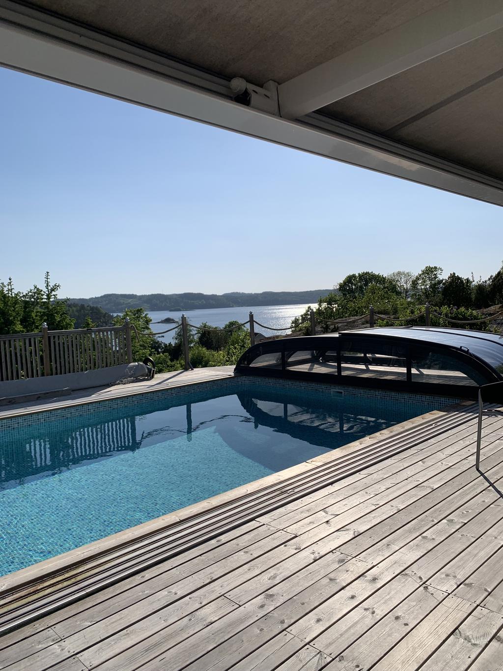 Stor och klorfri pool på 8x4 meter (Säljarens egna bild) 