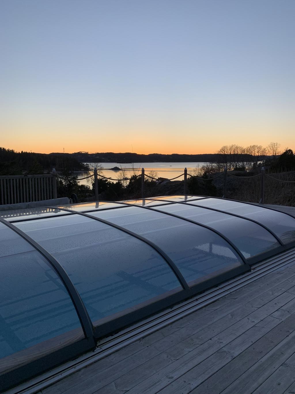 En fridfull solnedgång med en oslagbar utsikt över poolen och havet (Säljarens egna bild)
