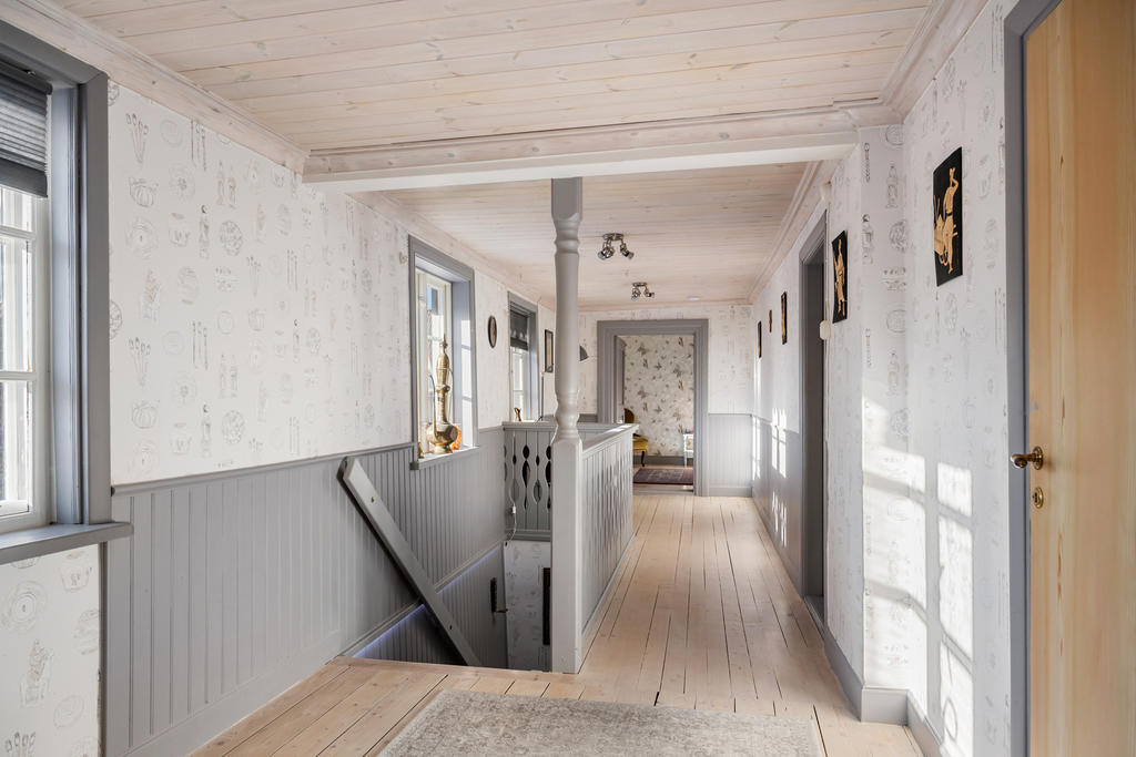 Hall. övre plan