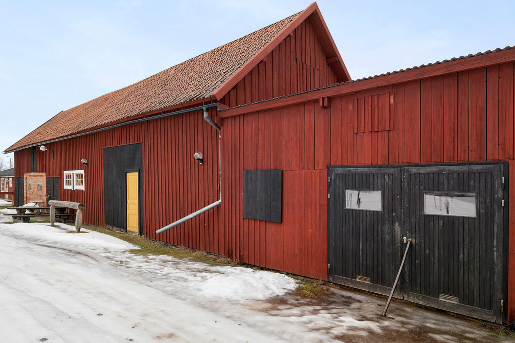 Stall och garage