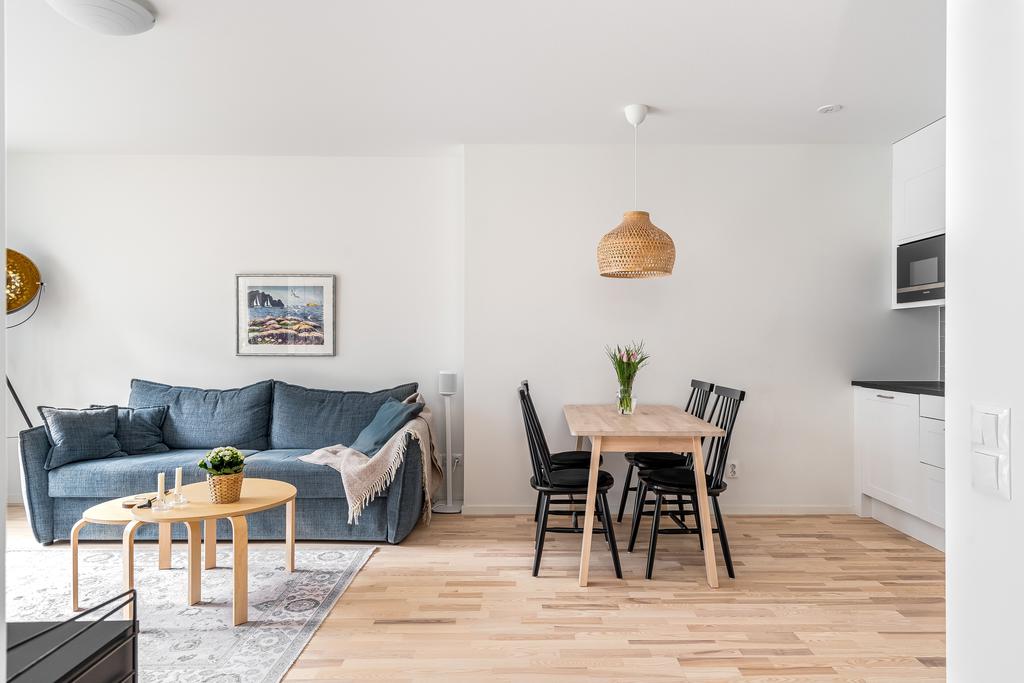 Gott om utrymme för möblering av såväl soffdel som matgrupp