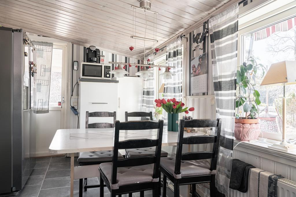 Kök med utgång till veranda