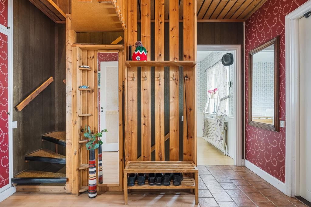 Hall med både trapp upp & ned