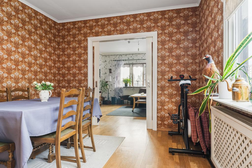 Rum i fil med skjutdörrar emellan rummen