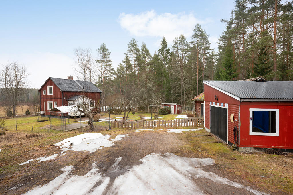 Varmgarage i höger bildkant