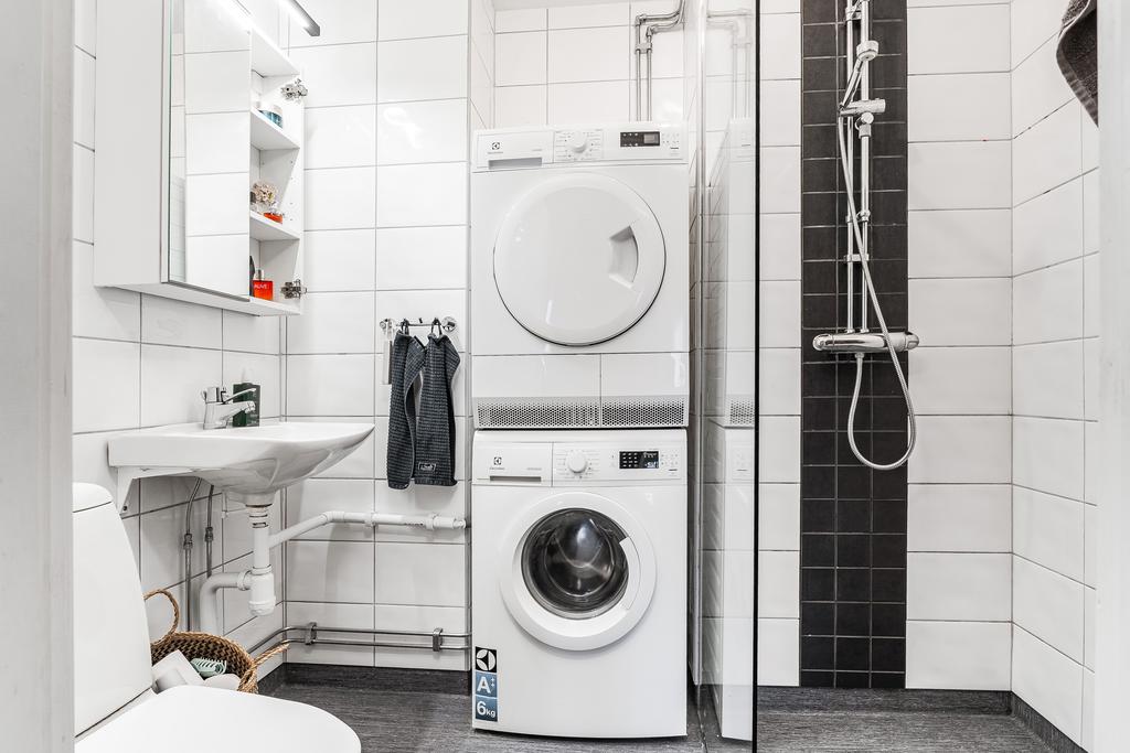 Extra bekvämlighet att badrummet är utrustat med tvättmaskin och torktumlare